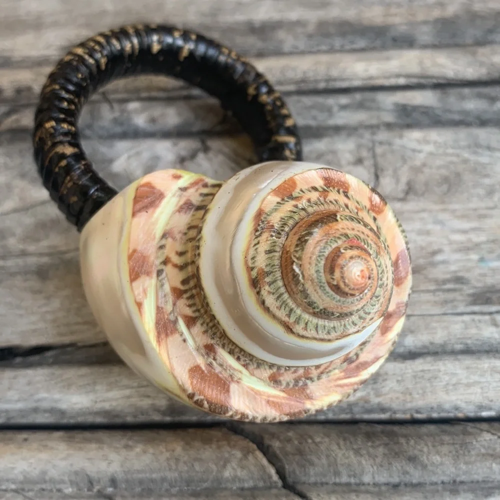 Vintage Seashell Napkin Rings - Picture 2 of 13